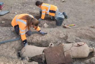Археологи нашли на острове древнее кладбище - людей там хоронили в гигантских амфорах: фото