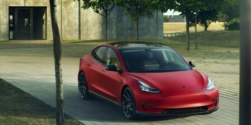 Tesla готовит к выпуску обновленный электрический седан Model 3