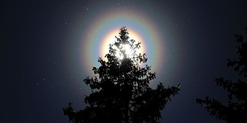 В небе над Финляндией появились радужные кольца вокруг Солнца: что вызвало их появление
