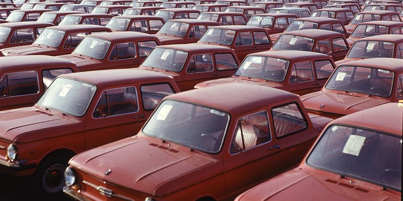 Сколько стоили автомобили в СССР и дорого ли это было к тому времени