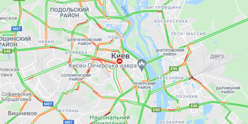 Киев остановился в пробках утром перед выходными: карта заторов