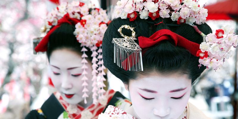 Зачем японские гейши «отбеливали» лицо?