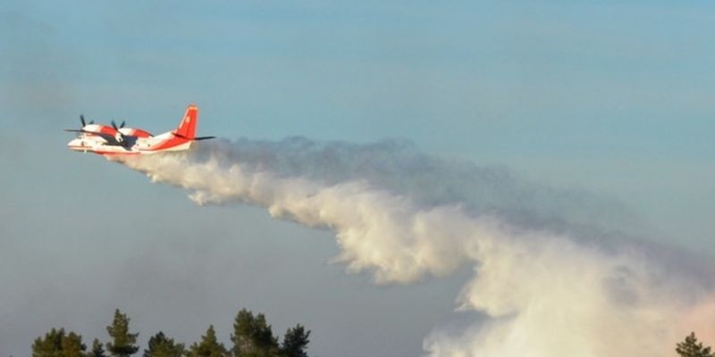 В Черниговской области пожар на 10 гектаров тушат с помощью авиации