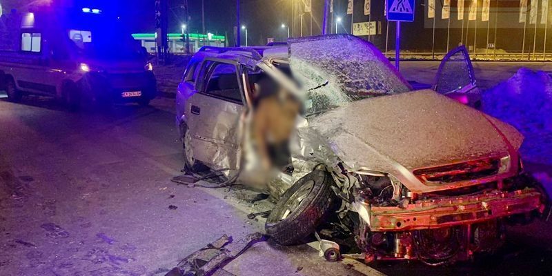 Acura протаранила Opel под Киевом: подробности и фото трагедии