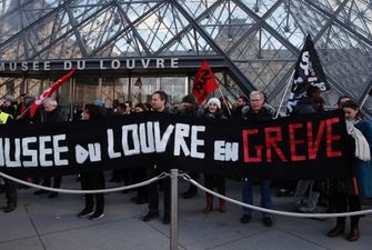 Паризький Лувр зачинений через "пенсійні" протести