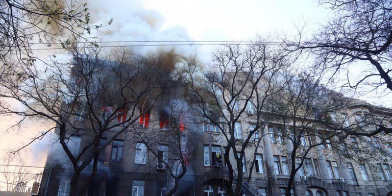 Упізнані три жертви пожежі в одеському коледжі, виявлені під завалами – поліція