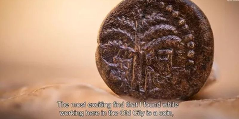 Археологи нашли монету, которой почти 2 тыс. лет - на ней изображен "особый" символ: фото