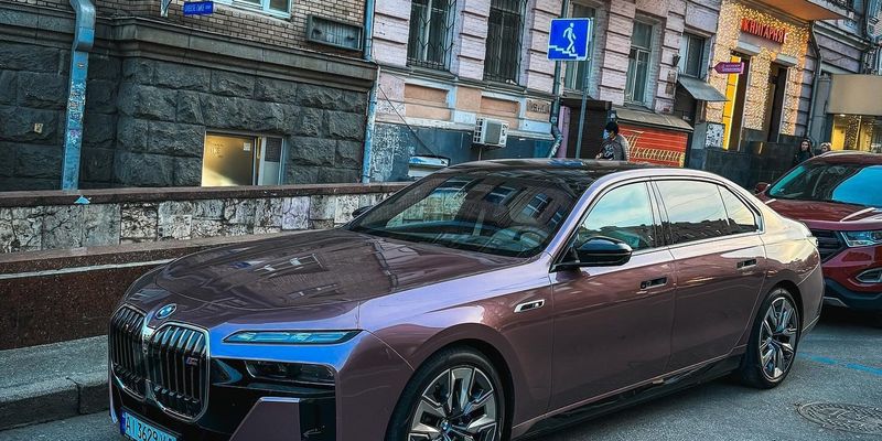 В Украине появился самый быстрый и дорогой электромобиль BMW за 6 миллионов