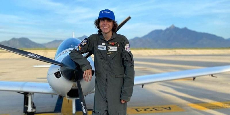 17-летний пилот стал самым молодым человеком, совершившим одиночный кругосветный перелет