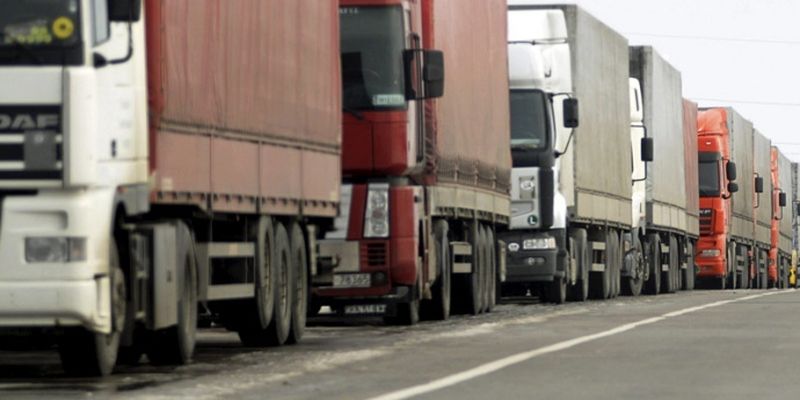 Транспортні перевезення вантажів у січні скоротились на 12%