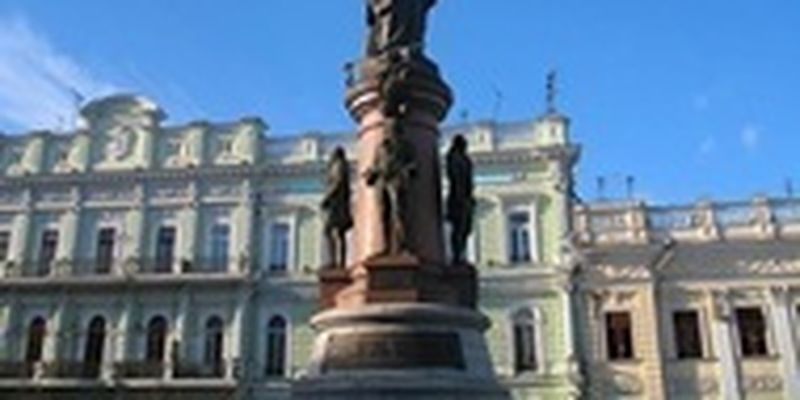 В Одессе начали демонтаж памятника Екатерине II