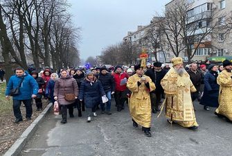 В Запорожье тысячи верующих крестным ходом почтили память святого Андрея Первозванного