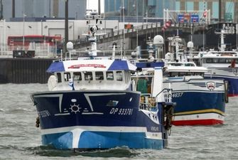 Французские рыбаки заблокировали туннель под Ла-Маншем и порт Кале