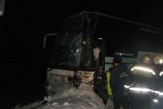 В России перевернулся автобус с 40 пассажирами: фото жуткой ДТП
