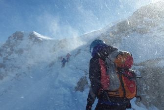 Ураганный ветер и лавины в Карпатах: спасатели предупредили об опасности