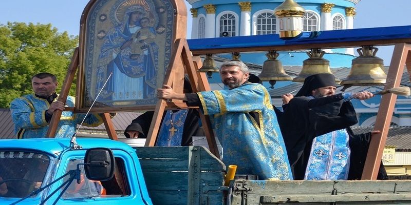 На Харьковщине священники УПЦ совершили крестный ход с чудотворным образом Богородицы «Песчанской»