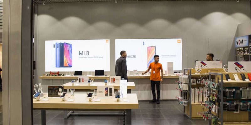 Xiaomi временно закрывает магазины в Китае