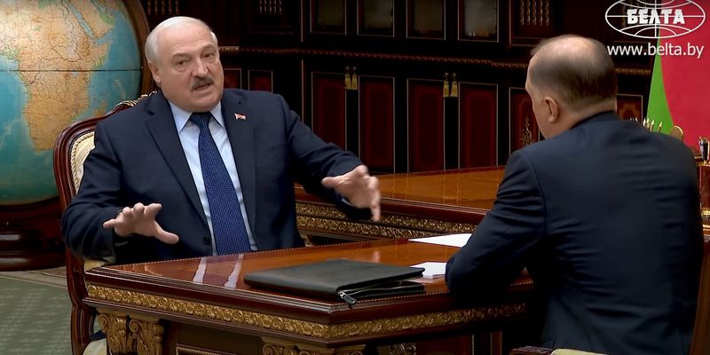 Собрался защищаться от Украины: Лукашенко поручил готовить Беларусь к военному времени