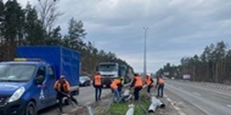 Укравтодор за сутки очистил 10 километров трассы Киев-Чоп