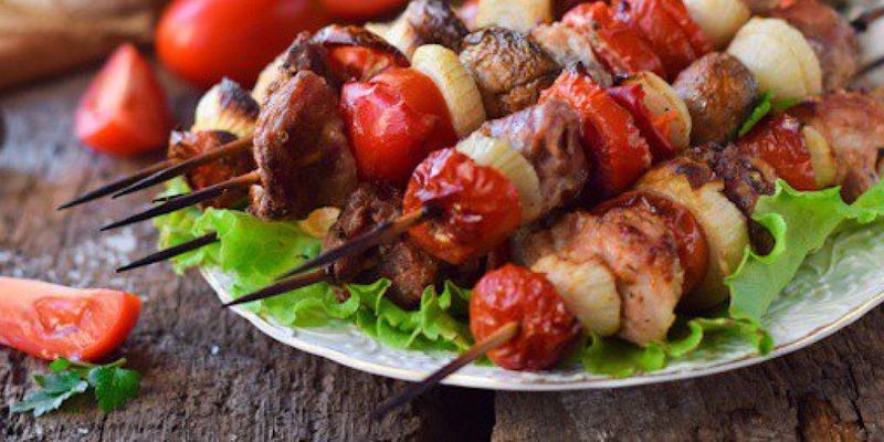 Пикник в кухне: как приготовить полезное для здоровья мясо «с дымком», не выезжая в лес