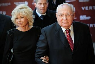 Горбачов пояснив, чому знявся у скандальній рекламі піцерій: "Я колишній глава держави"