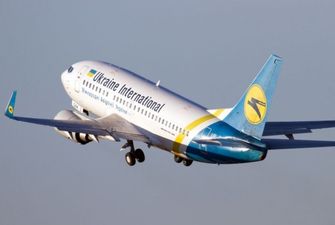 Стюардесса акапельно исполнила гимн Украины на борту