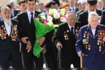 У Туркменістані ветерани заплатять за президентські подарунки до 9 травня