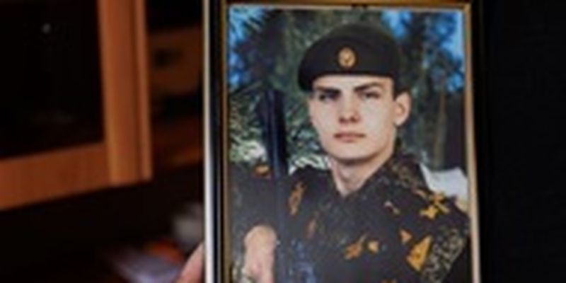 В РФ мать погибшего срочника обвинили в "дискредитации" армии