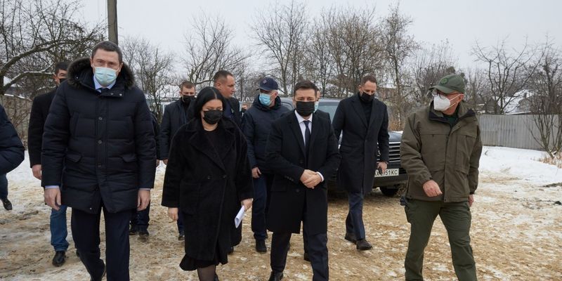 Зеленський терміново прибув у Донбас: з ним посли країн "Великої сімки"