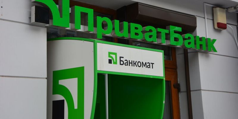 Банкомат ПриватБанка "съел" деньги клиентки: в банке ответили, что делать