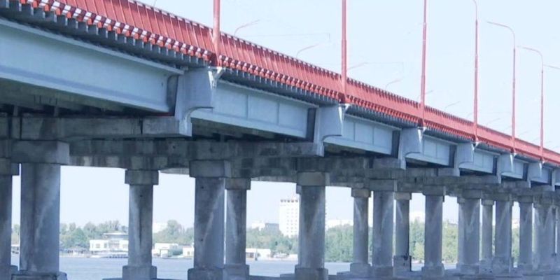 Ремонт скандального мосту у Дніпрі: підозрюваному у розкраданнях дозволили виїхати за кордон