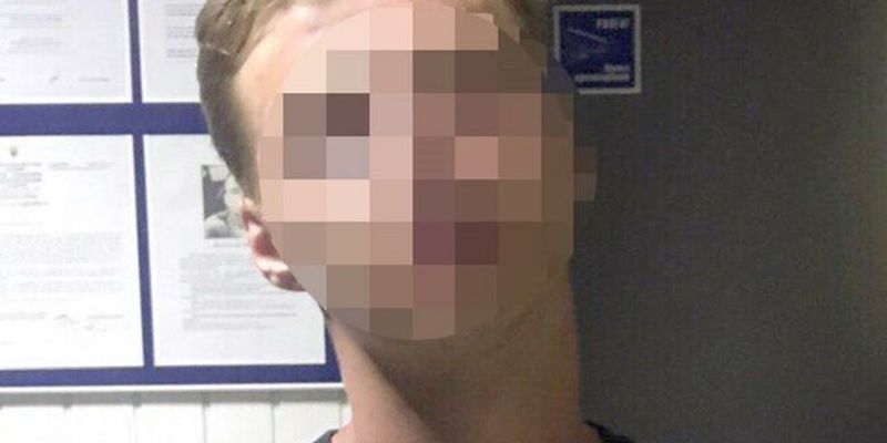 В Киеве парень с ножом напал на 17-летних прохожих, потому что они громко разговаривали
