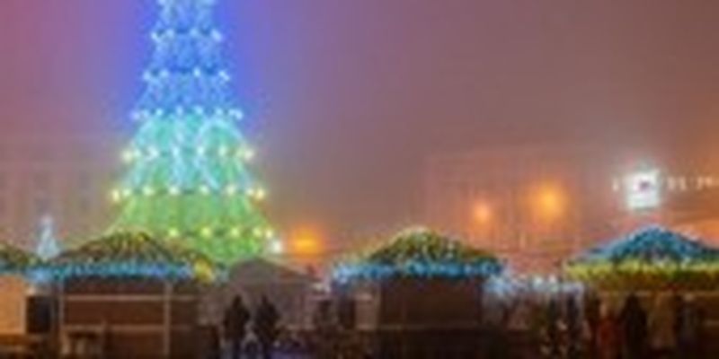 У Харкові та Одесі засяяли новорічні ялинки