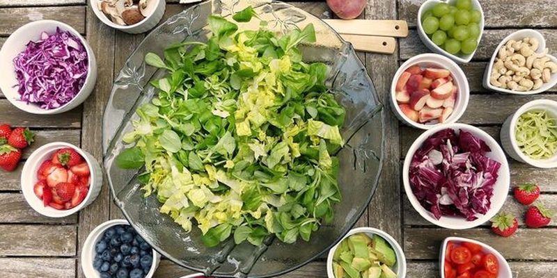 Летние салаты из баклажана, фасоли, огурца: простые рецепты