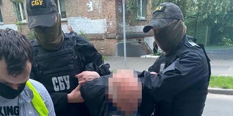 В Киеве охранника ТРЦ подозревают в торговле оружием