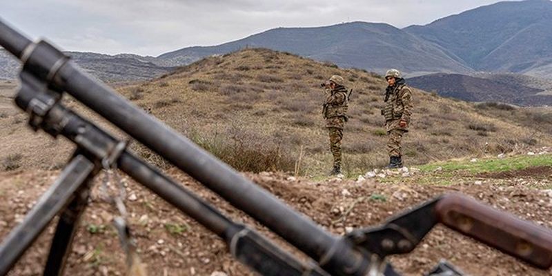 На кордоні Вірменії та Азербайджану знову обстріли: є загиблий та поранені