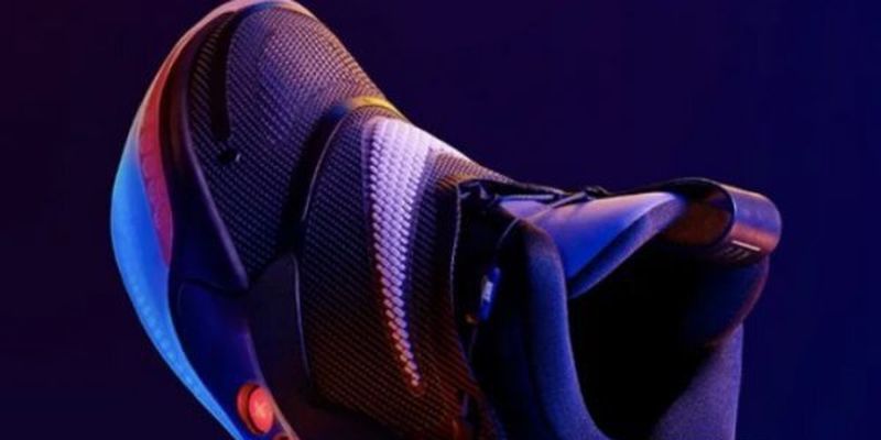 Розумні кросівки Nike Adapt BB 2.0 вміють самі шнуруватись та адаптуються під форму ноги