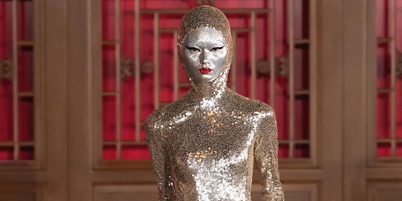 Модний дім Valentino вразив інопланетною сукнею: приголомшливі фото