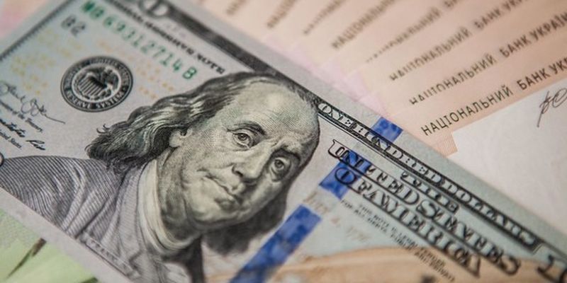 В Украине резко подешевел доллар: официальный курс