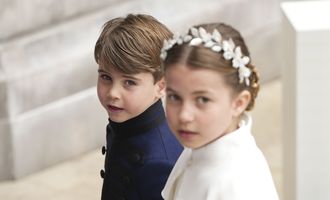 Любящая сестра: топ трогательных моментов между принцессой Шарлоттой и принцем Луи