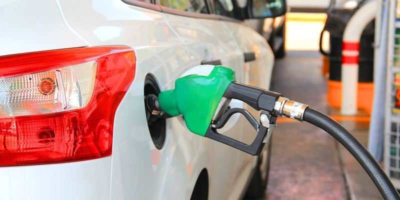 Слишком дорого: АМКУ призывает снизить цены на топливо. Названы АЗС
