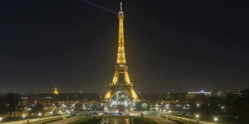 Эйфелева башня в Париже скоро погрузится во тьму: с чем это связано