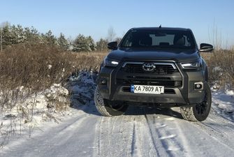 Шарм цвета хаки: тест-драйв Toyota Hilux в Украине