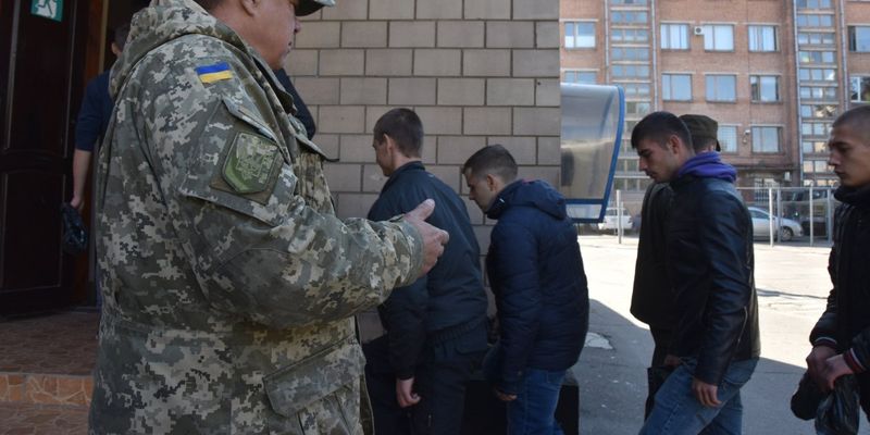 Для демобилизации нужны люди: офицер ВСУ ответил, сколько украинцев нужно призвать
