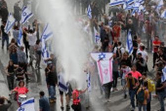 Ізраїльтяни знову масово вийшли на вулиці. Нетаньягу навіть відклав поїздку до Великої Британії