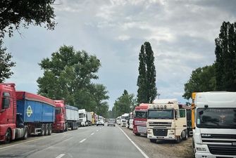 Подъездные пути на границах с ЕС обустроят площадками для отстоя транспорта