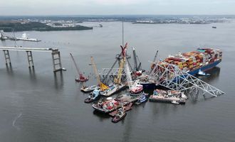 В Балтиморе взорвут мост, чтобы освободить застрявший корабль