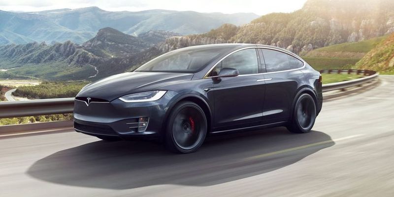 Как убивает автопилот: Tesla обвинили в несовершенстве автономных систем