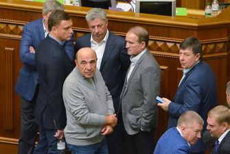 Зеленский подписал указ о запрете деятельности пророссийских партий в Украине
