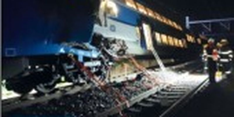 У Чехії зіткнулися вантажний і пасажирський потяги, є загиблий і постраждалі